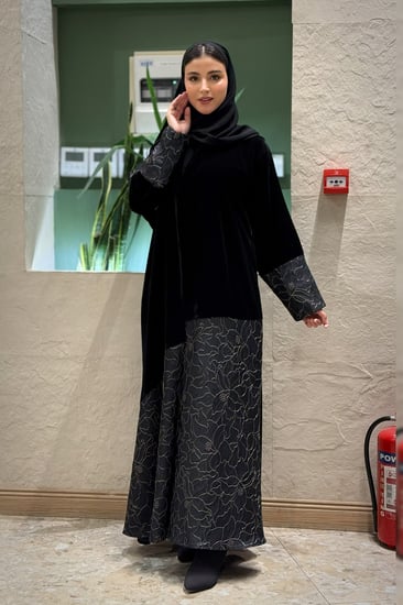 عباية  نيارة بجاكر هندي ذهبي