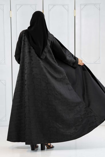 عبايات مناسبات عباية كلوش عبايات مطرزة عبايات ملونة عباية انيقة  عباية