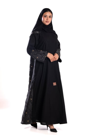 عباية سارة بتدخيلة قماش اورجنزا مطرز