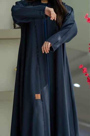 عبايات شتويةكلوش مناسبات  شك خرز كرستال ملونه ساترة دوامات جاكار عباية