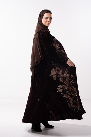 عباية سلاف الشتوية باللون البني