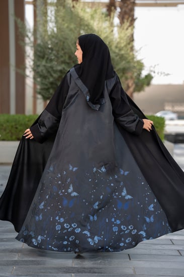 عباية الفراشة باللون الكحلي