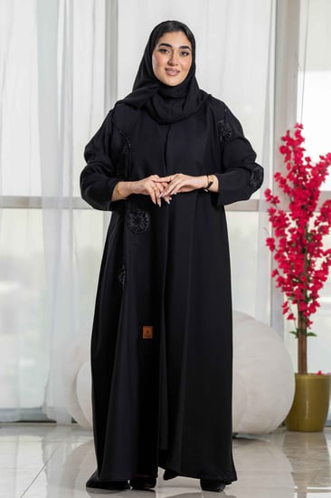 عبايات شتويةكلوش مناسبات  شك خرز كرستال ملونه ساترة دوامات جاكار عباية