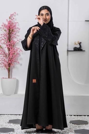 عبايات شتويةكلوش مناسبات شك خرز كرستال ملونه ساترة دوامات جاكار عباية