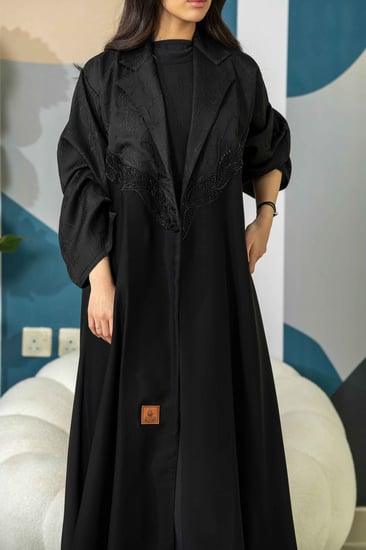 عبايات شتويةكلوش مناسبات شك خرز كرستال ملونه ساترة دوامات جاكار عباية