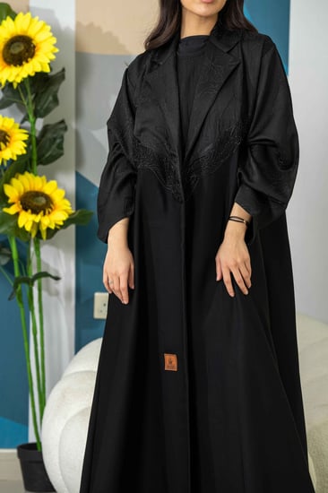 عبايات شتويةكلوش مناسبات شك خرز كرستال ملونه ساترة دوامات جاكار عباية