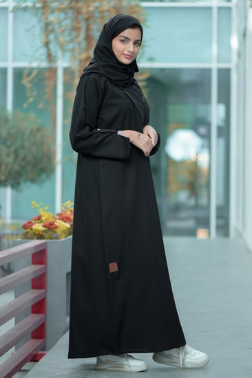 عباية دوام بياقة رسمية مع تدخيلات قيطان خفيفة