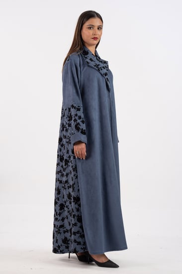 عباية هتان باللون السماوي