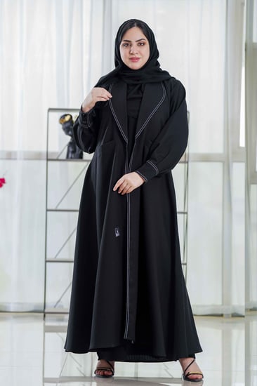 عباية رسمية بجيوب وخطوط بيضاء