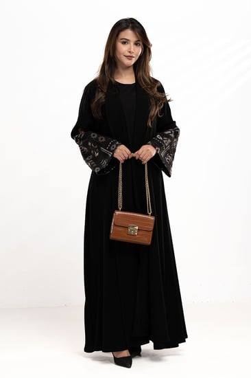 عباية ريانه بتطريز بيج مع ترتر