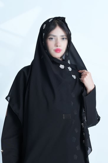 طرحة Z121 لون اسود بتطريز اسود مع ابيض