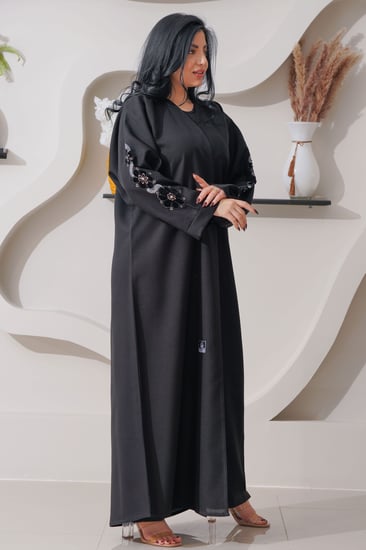 عباية جامعة محتشمة وأنيقة