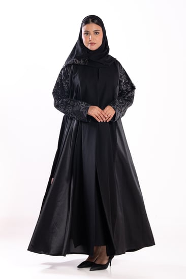 عباية نرجس باللون الاسود