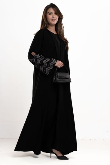 عباية ريانه مطرزة باللون الرمادي الغامق