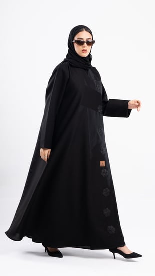 عباية أنغام ناعمة وانيقة