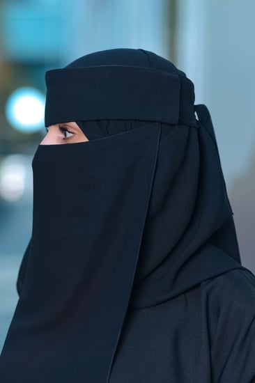 نقاب جنز ملكي كبير ب1 مطاط مبطن بقماش