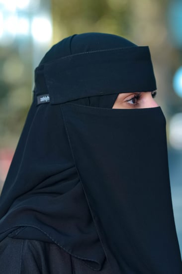 نقاب جنز ملكي كبير ب1 مطاط مبطن بقماش