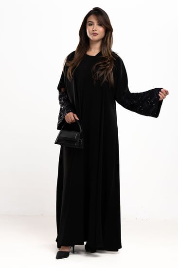 عباية ريانه مطرزة باللون الكحلي الغامق ع الاكمام