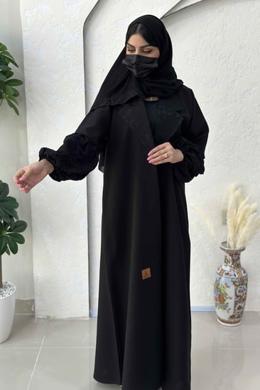 عبايات شتويةكلوش مناسبات  شك خرز كرستال ملونه ساترة دوامات جاكار عباية