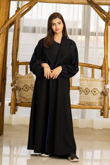 عبايات مطرزة من عروض عبايات اليوم الوطني السعودي