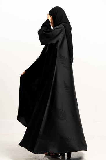 عبايات شتويةكلوش مناسبات  شك خرز كرستال ملونه ساترة دوامات جاكار عباية