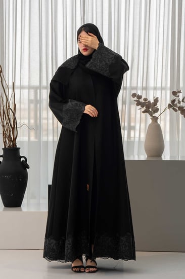 عبايات مناسبات عباية كلوش عبايات مطرزة عبايات ملونة عباية انيقة  عباية