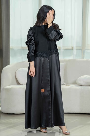 عبايات شتويةكلوش مناسبات  شك خرز كرستال ملونه ساترة دوامات جاكار عباية