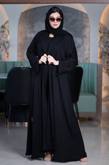 عباية بياقة مع قصة كم مائلة بقماش مقلم وناعم