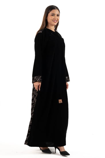 عباية  دارين مخمل اسود مطرز