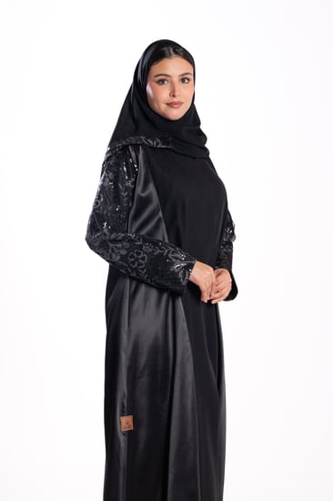 عباية نرجس باللون الاسود