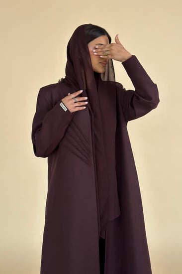 عباية رسمية مع كسرات امامية