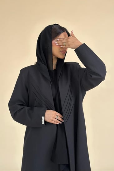 عباية رسمية مع كسرات امامية