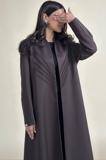 عباية رسمية مع كسرات امامية