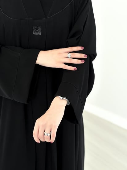 عبايه ملكه +طرحه و نقاب وسط مجانا