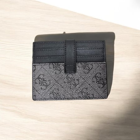 محفظة Guess راقية 3