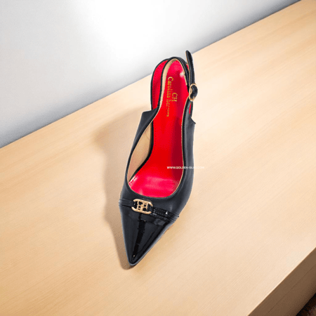 كعب كارولينا هيريرا أسود لماع  ومطفي مقاس 39