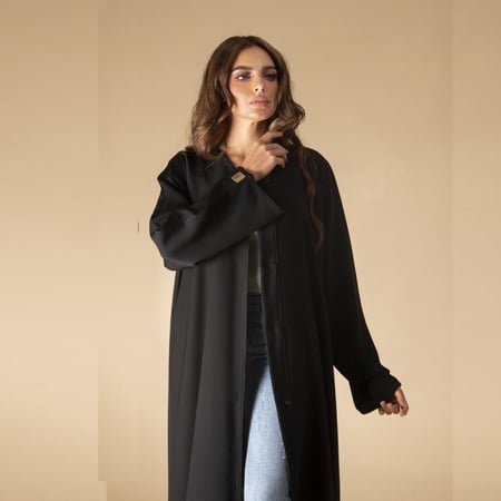 عباية لاميه كلاسيك 8 انش , قماش كوري – تطريز أنيق بقيطان باللون الاسود