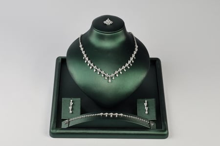 طقم فضه ٩٢٥ قلاده و سوار و خاتم واقراط