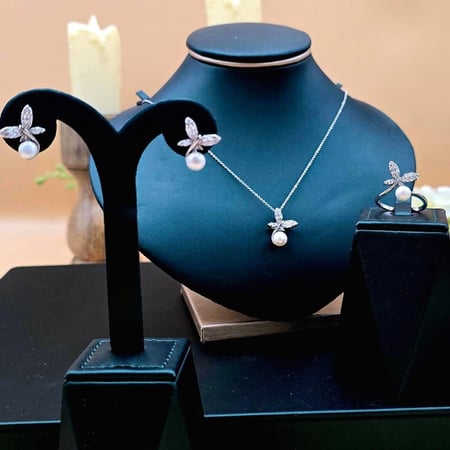 لؤلؤه الاعماق نصف طقم فضه 925 قلاده و خاتم واقراط