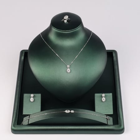 وهج طقم فضه 925 قلاده و خاتم و سوار واقراط