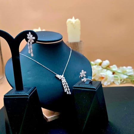 Lilium نصف طقم فضه 925 قلاده و خاتم واقراط