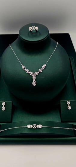 طقم فضه ٩٢٥ قلاده و سوار و خاتم واقراط