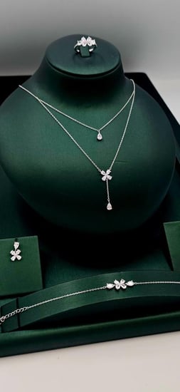 طقم فضه ٩٢٥ قلاده و سوار و خاتم واقراط