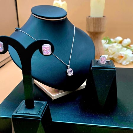 Bloom نصف طقم فضه 925 قلاده و خاتم واقراط