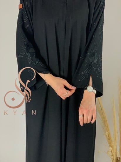 عباية تطريز اغصان بفتحه
