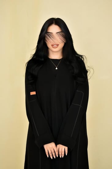 عبايات سوداء