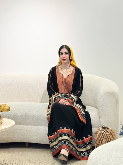 ثوب عسيري اسود  مع برتقالي رقم 28