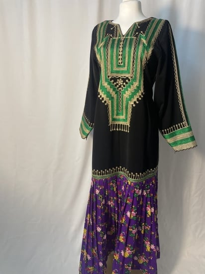 ثوب عسيري اسود وموف  رقم 10