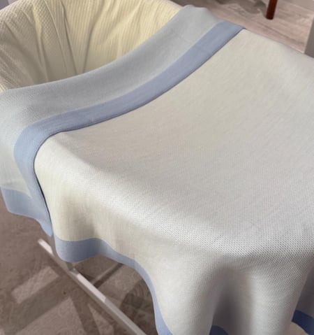 بطانية مطرزة بالإسم - Name-embroidered blanket