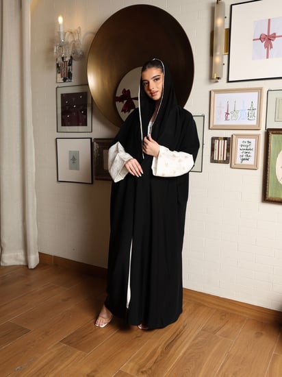 عباية بنقشة هندية على الاكمام